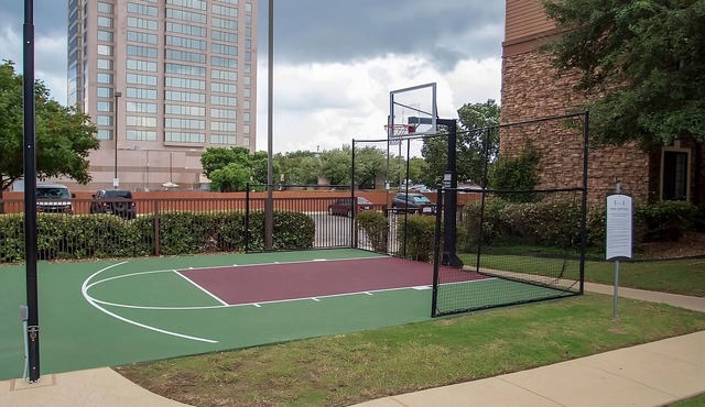 Your Gateway to San Antonio's Charms | Large Accommodation | Free Breakfast