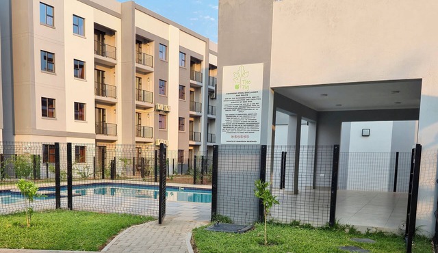 Zenith Retreat - Modern, Secure 2BR w/Pool