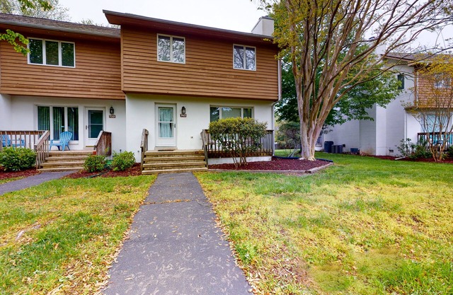 Bayberry Woods home close to Bethany Beach with pool & private washer/dryer
