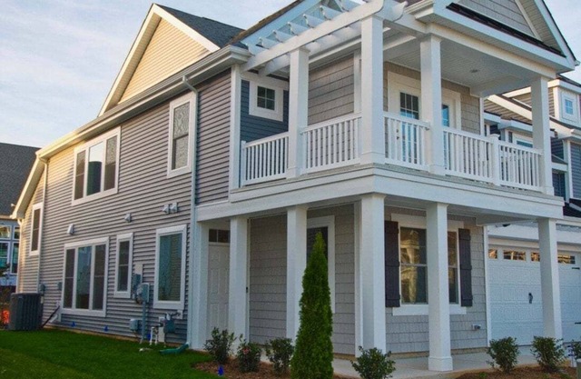 Coastal Club* 5BR Twin House w 3.5Baths