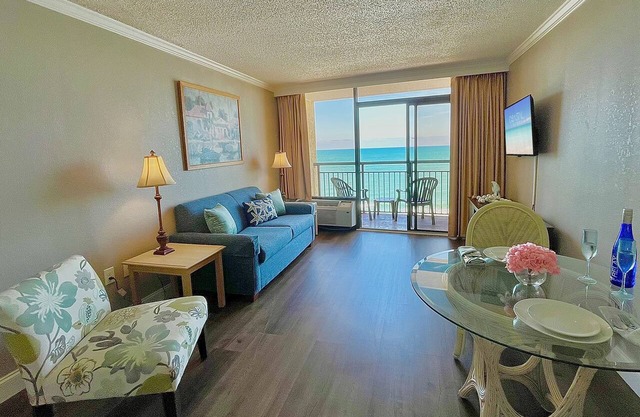 Flawless Direct Oceanfront Suite @ The Caravelle