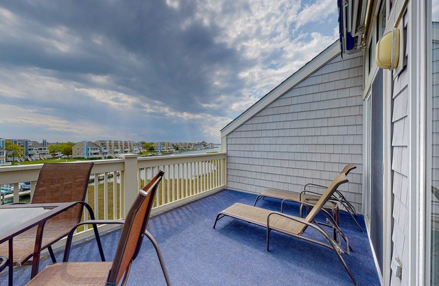 Light-Filled Waterfront Condo w/Marsh & Bay Views, Deck, Shared Pool & Tennis