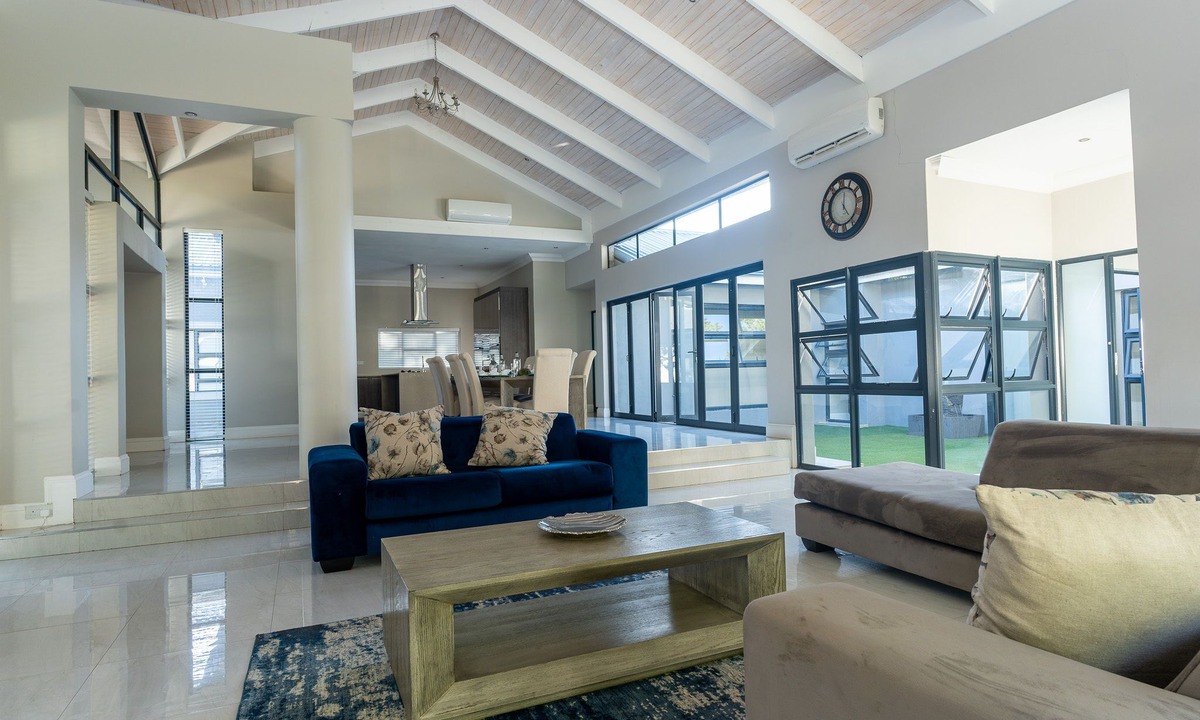 Harare East Apartment | Upmarket 4 bed Chisipite house - 2193