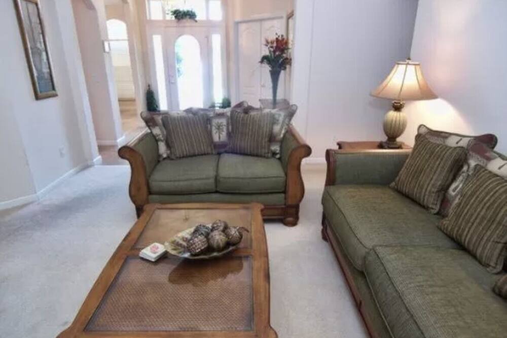 Photo of Livingroom in Highlands Reserve