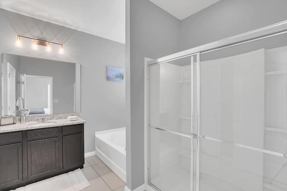 Photo of Bathroom in Sunridge Woods