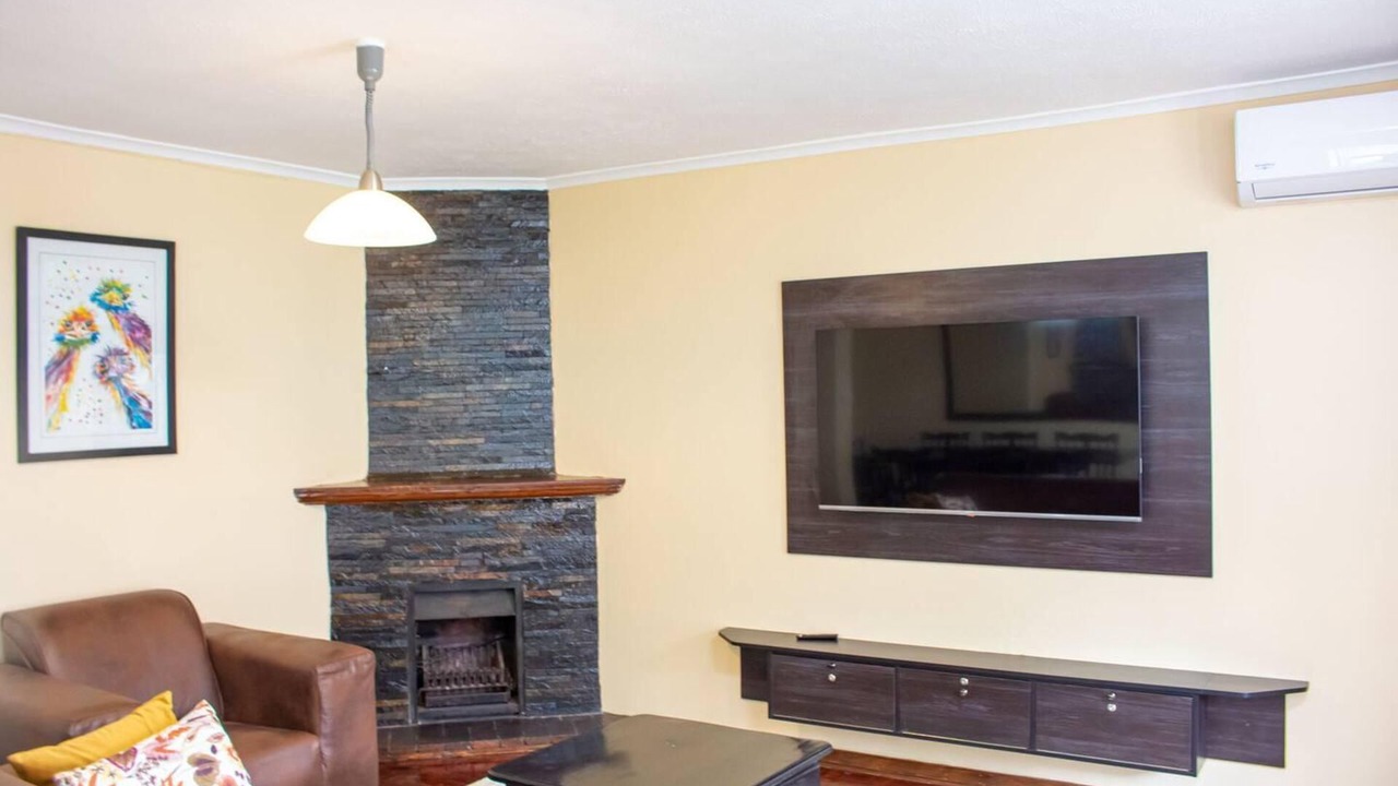 Photo of Livingroom in Target Area