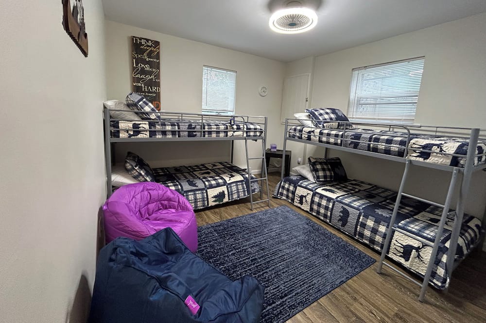 Photo of Bedroom in Warrensburg