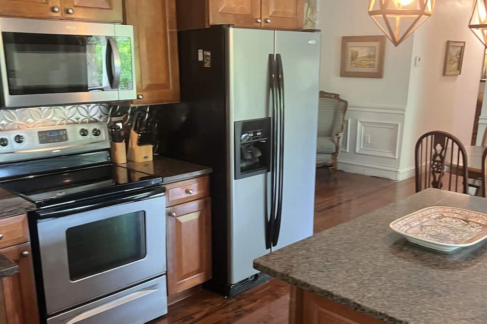 Photo of Kitchen in Eatonton
