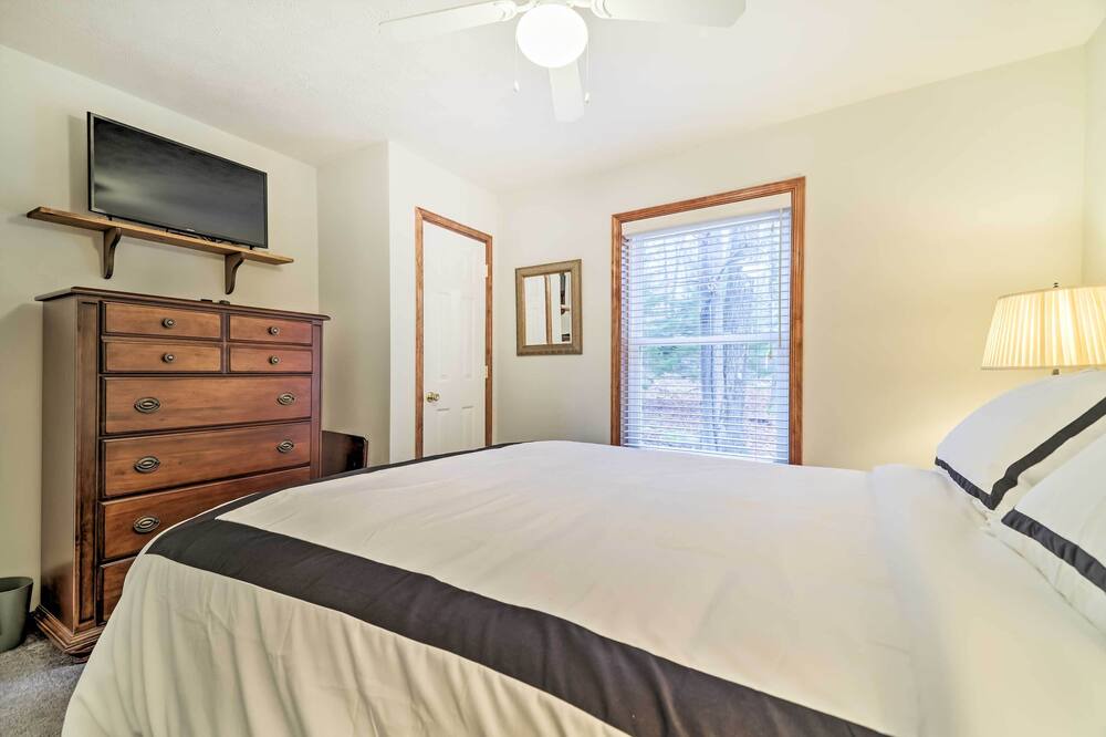 Photo of Bedroom in Pocono Lake