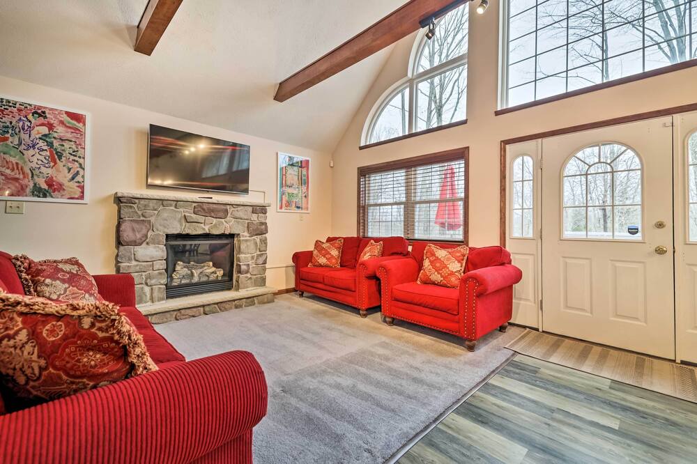 Photo of Livingroom in Pocono Lake