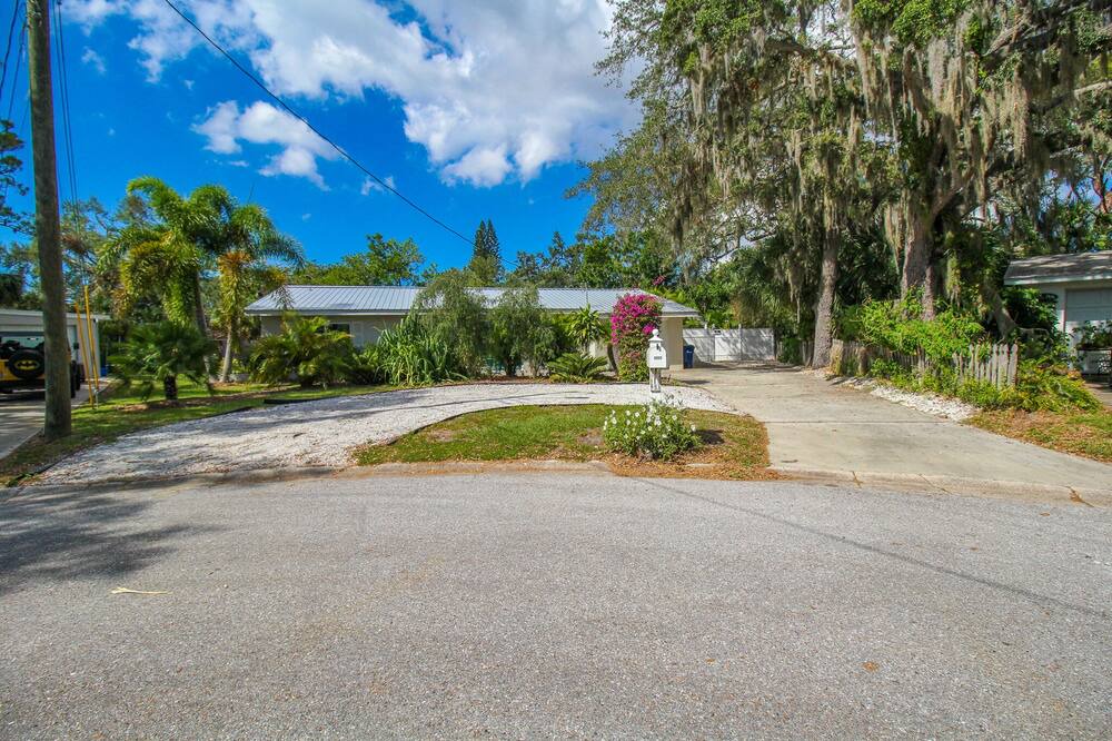 Photo of Outdoor in Gulf Gate Estates