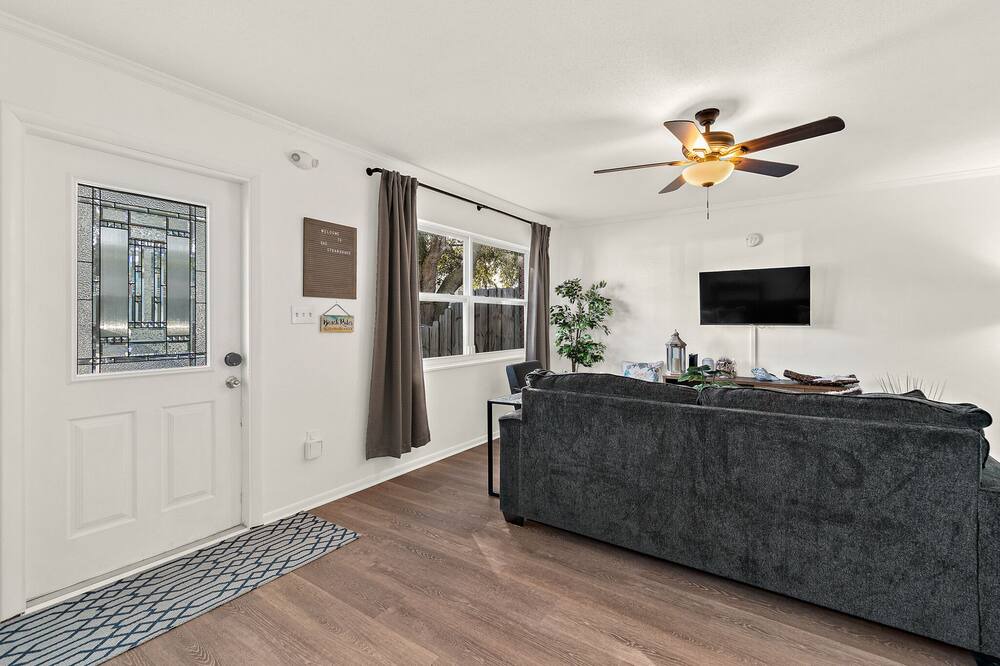 Photo of Livingroom in Cape Caneveral Beach Gardens