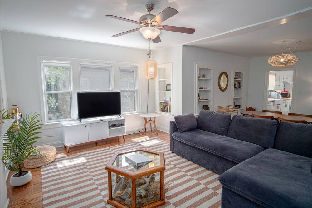 Photo of Livingroom in Mahncke Park