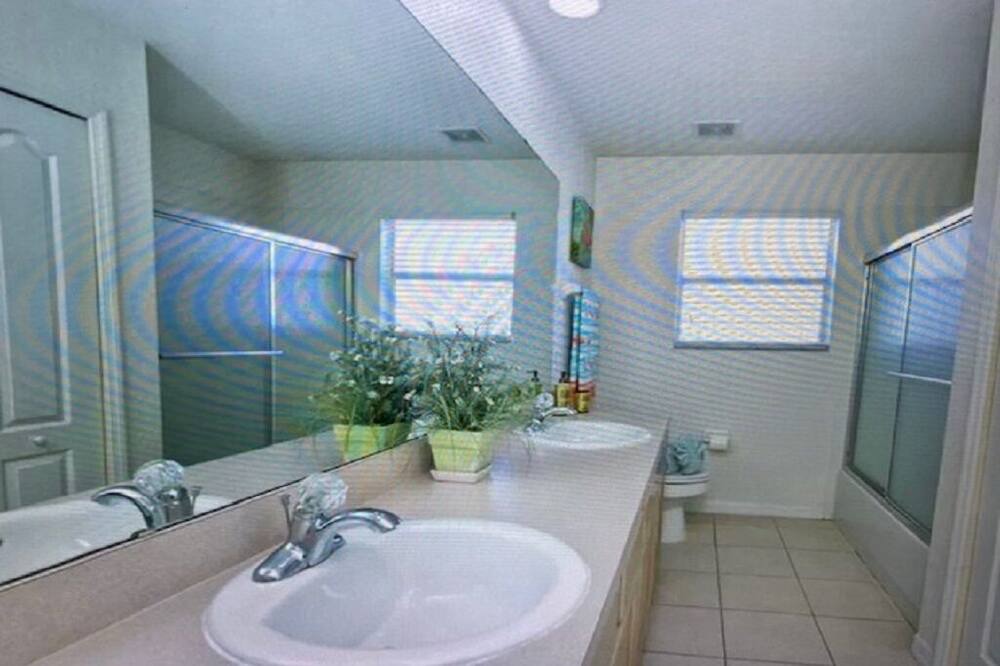 Photo of Bathroom in Highlands Reserve