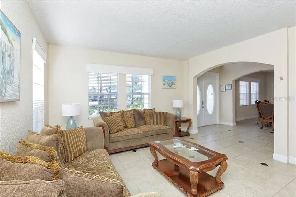 Photo of Livingroom in Highlands Reserve