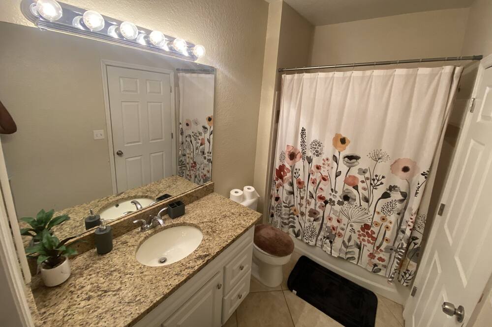 Photo of Bathroom in Oak Ridge