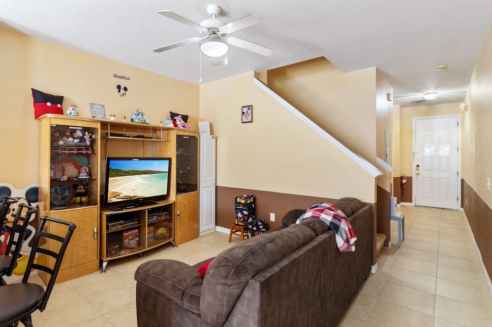 Photo of Livingroom in Crestwynd Bay