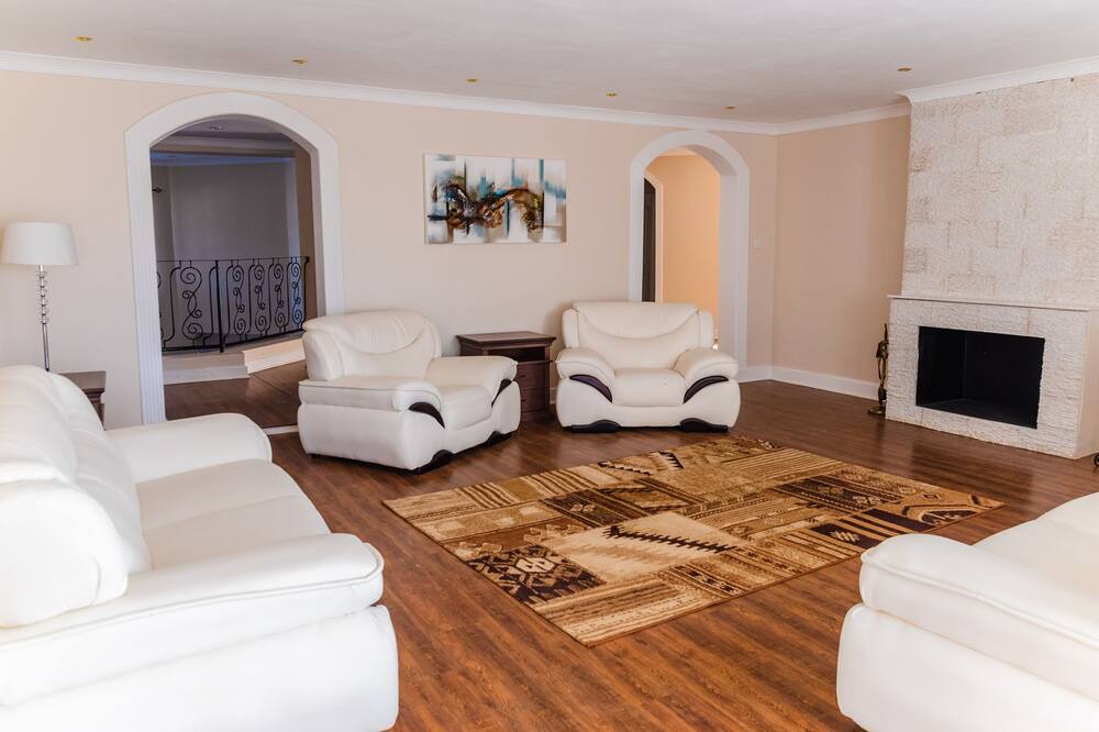 Photo of Livingroom in Harare East