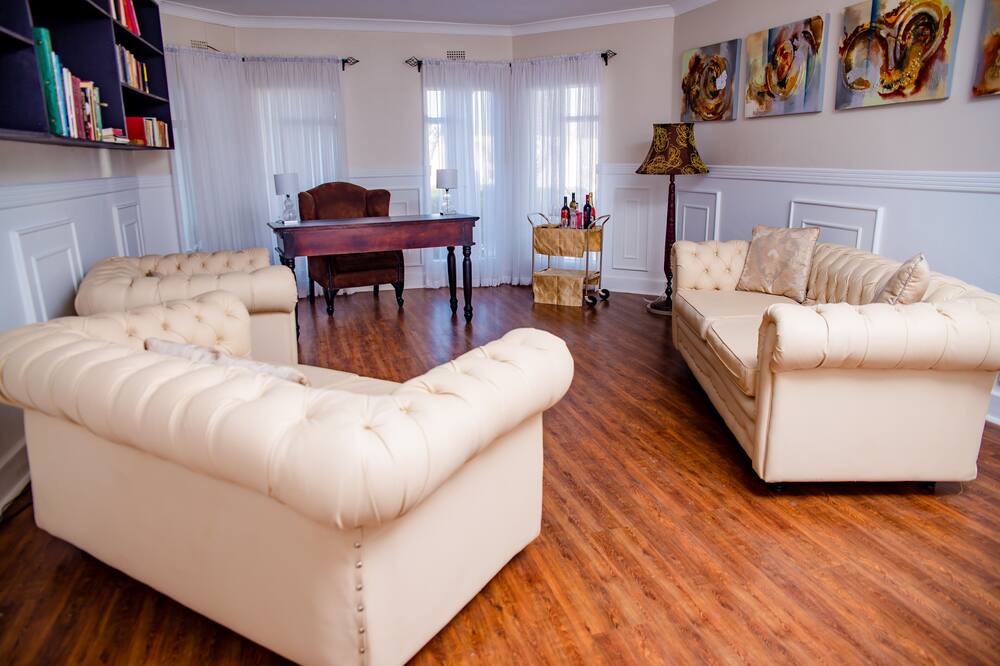 Photo of Livingroom in Harare East