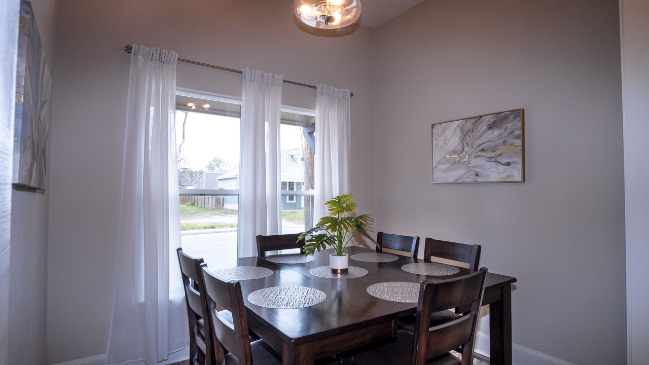 Photo of Livingroom in Near East Side