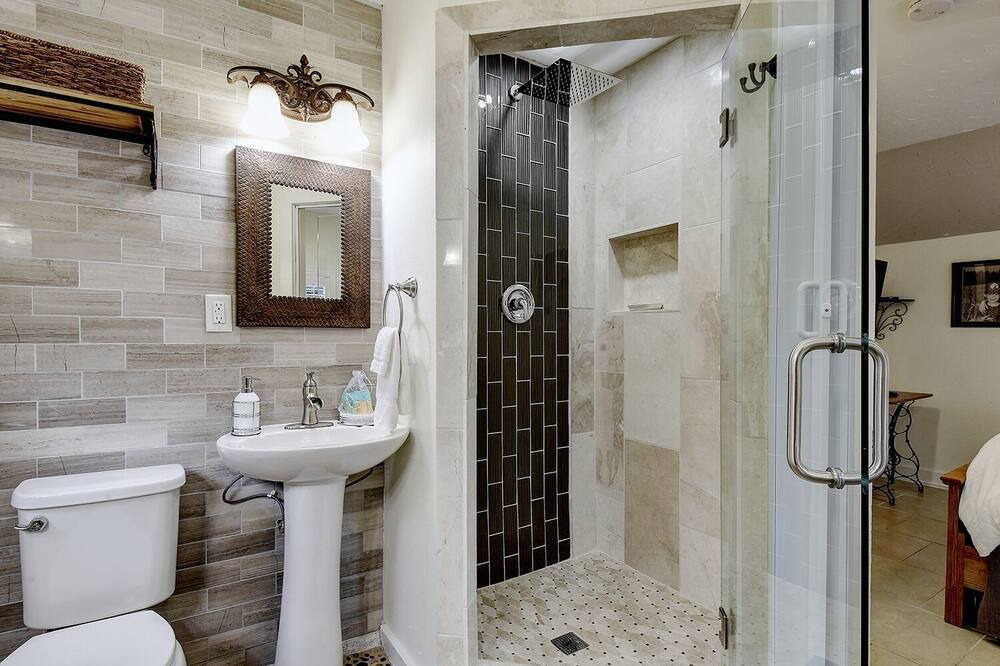 Photo of Bathroom in King William