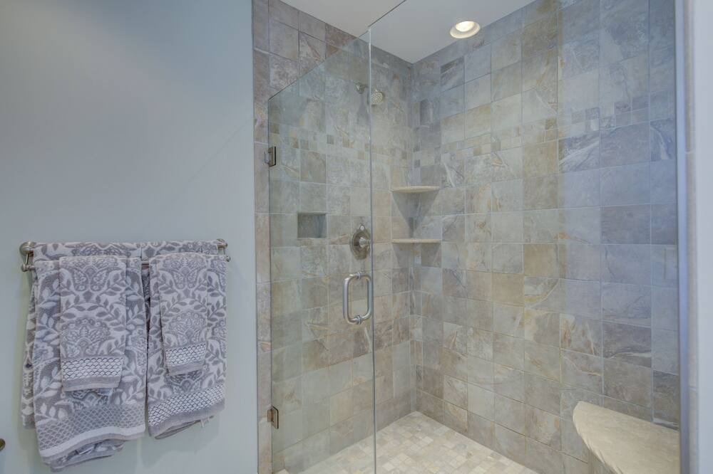 Photo of Bathroom in Country Club Estates
