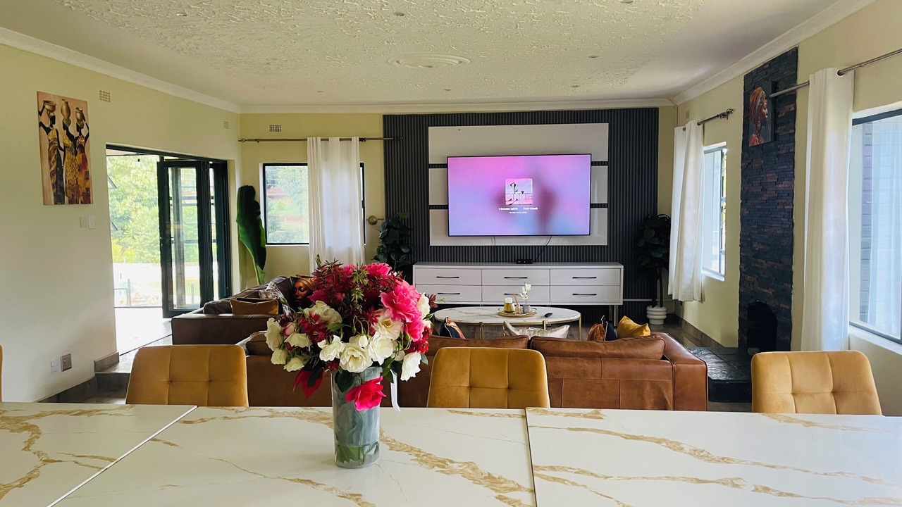 Photo of Livingroom in Harare East
