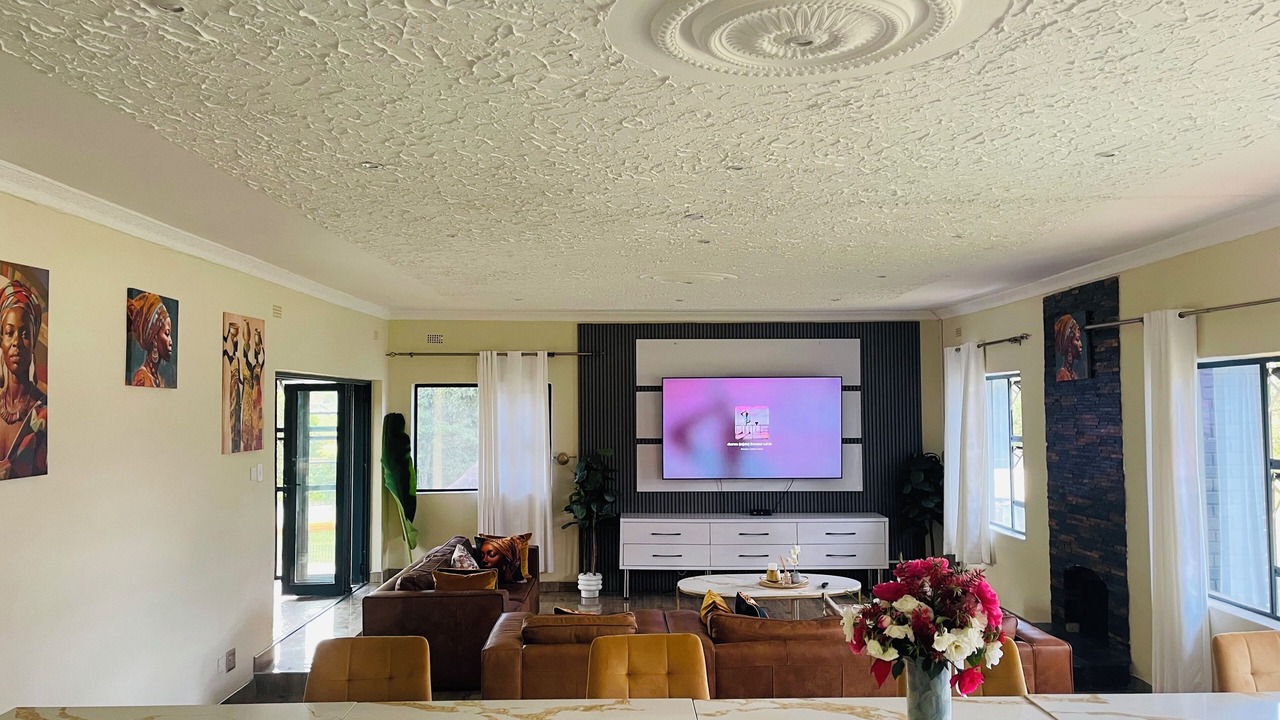 Photo of Livingroom in Harare East