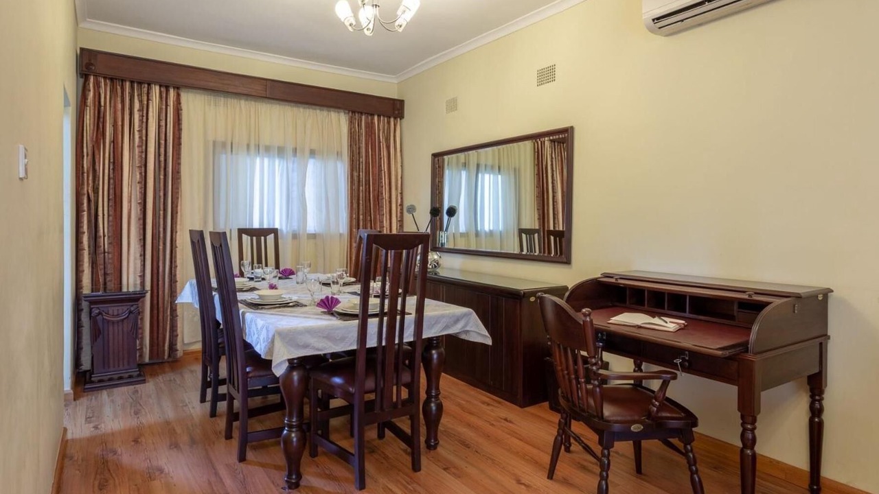 Photo of Livingroom in Cathedral Hill
