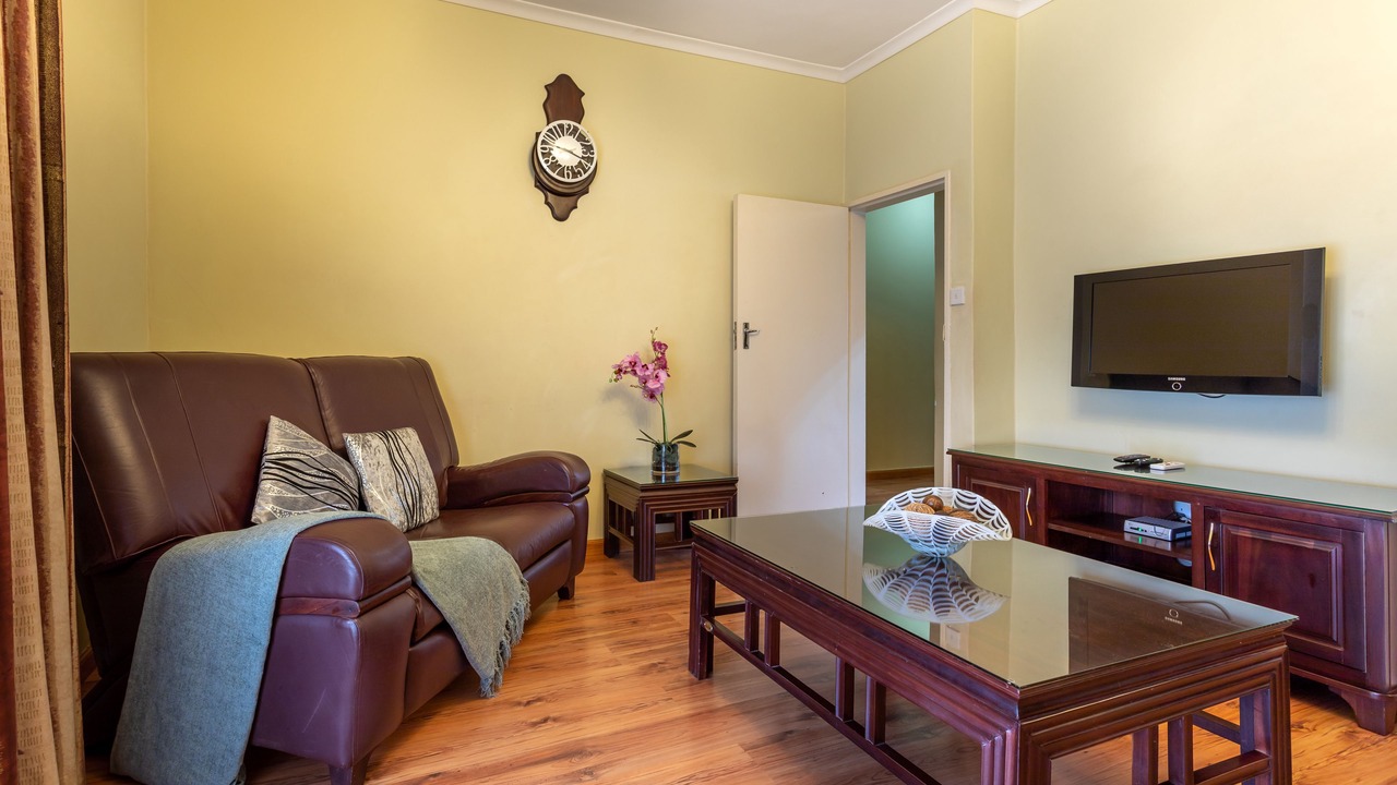 Photo of Livingroom in Cathedral Hill