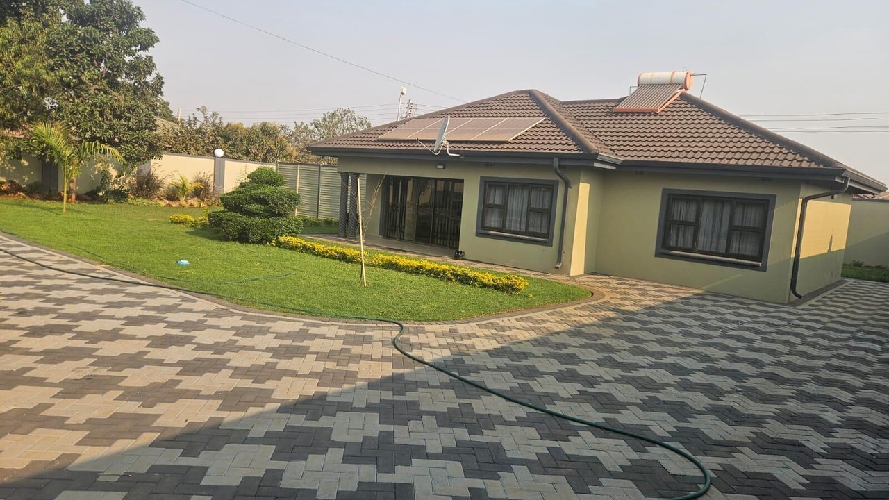 Photo of Outdoor in Glen Lorne