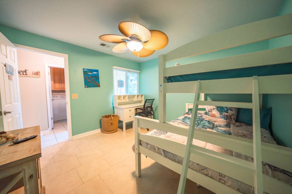 Photo of Bedroom in Harbor Heights