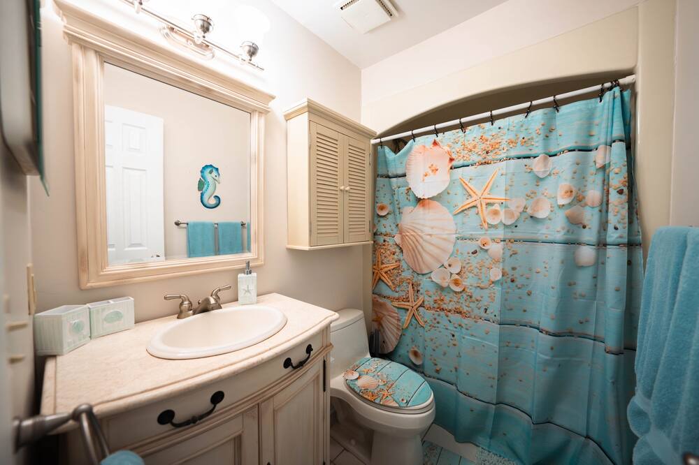 Photo of Bathroom in Harbor Heights