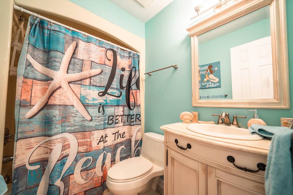 Photo of Bathroom in Harbor Heights