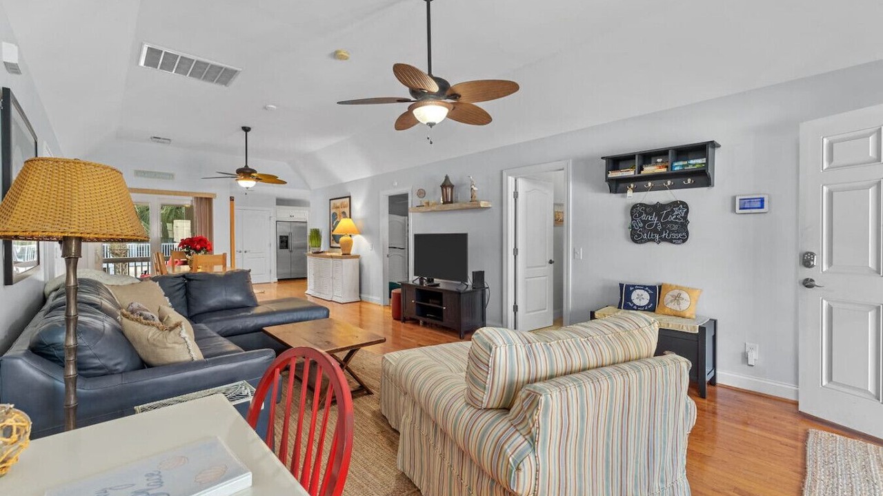 Photo of Livingroom in Cherry Grove Beach