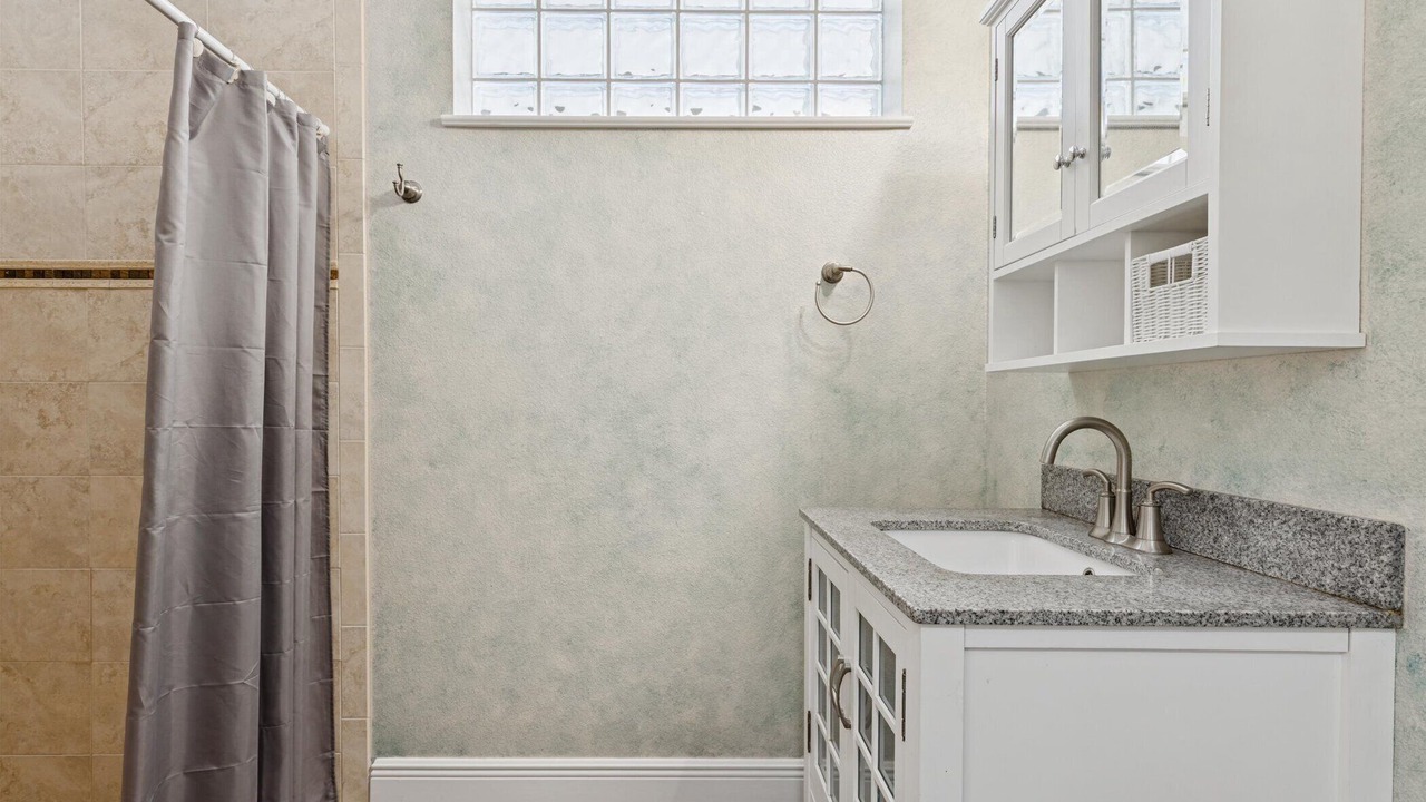 Photo of Bathroom in Harbor Heights