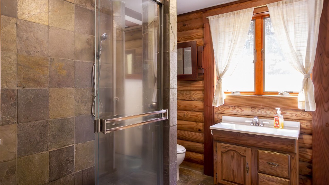 Photo of Bathroom in Albion