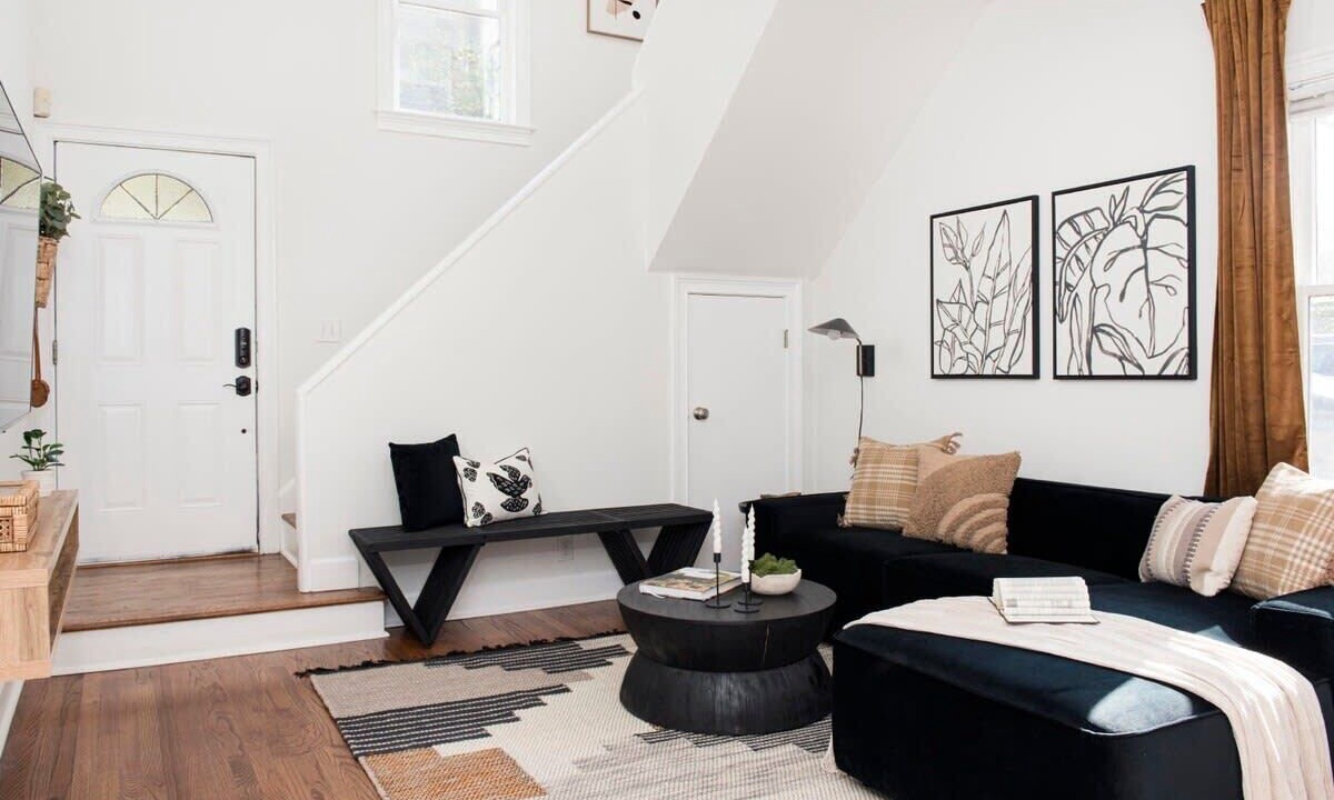 Photo of Livingroom in Virginia Highland
