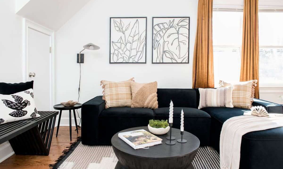 Photo of Livingroom in Virginia Highland