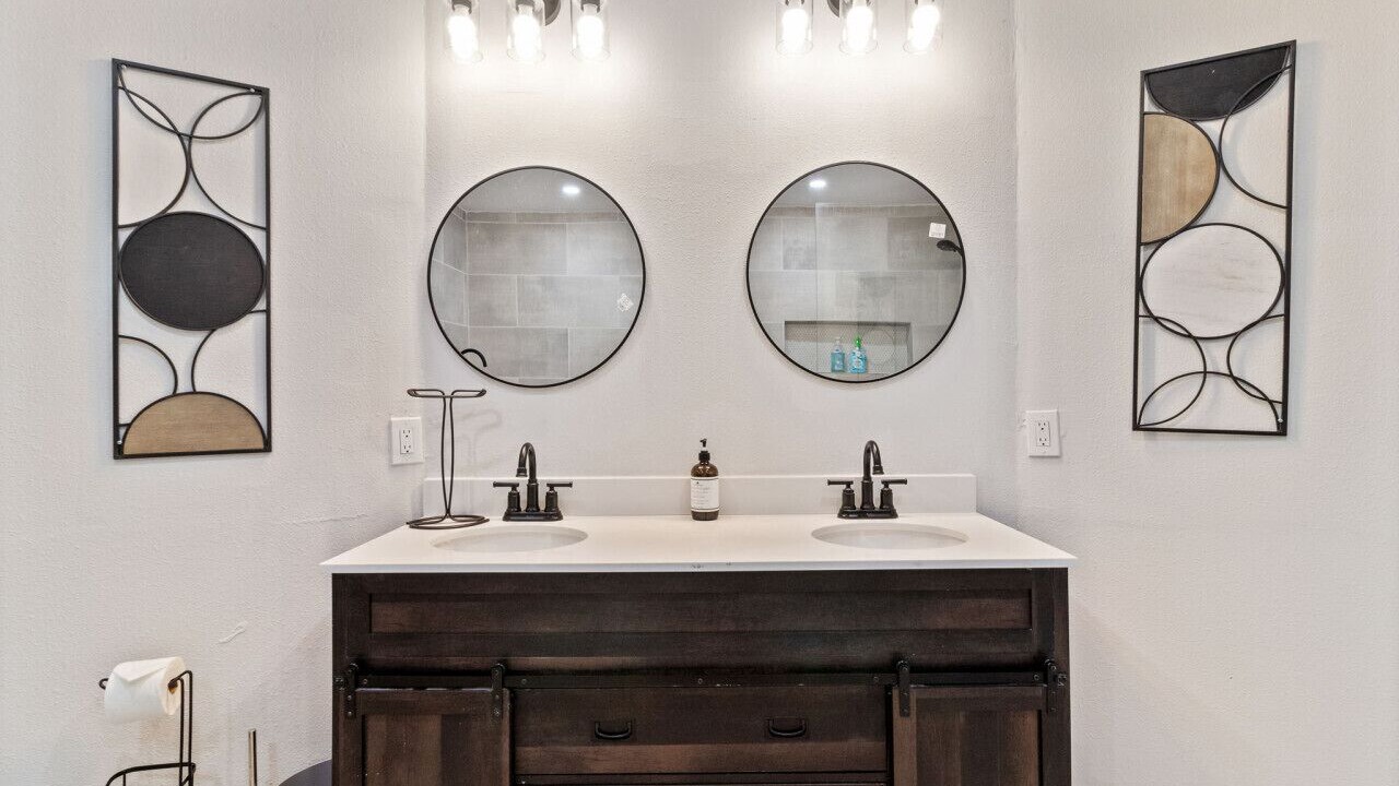 Photo of Bathroom in Whispering Oaks