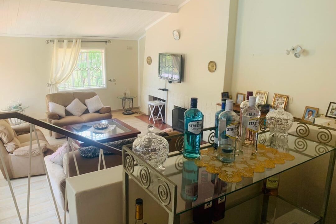 Photo of Livingroom in Harare East