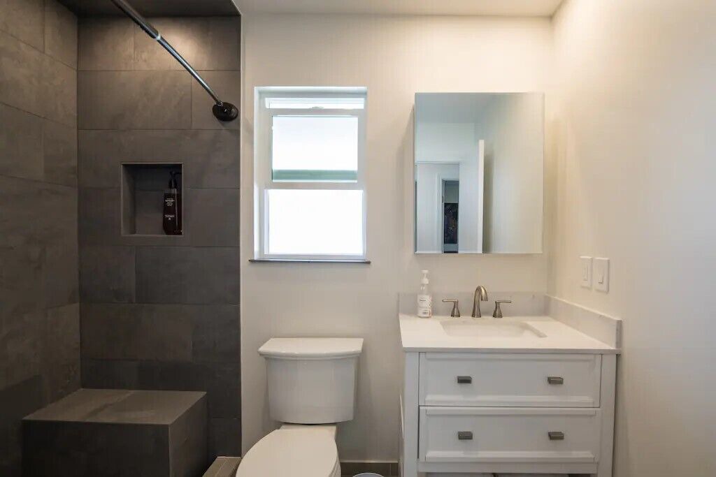 Photo of Bathroom in Haiku