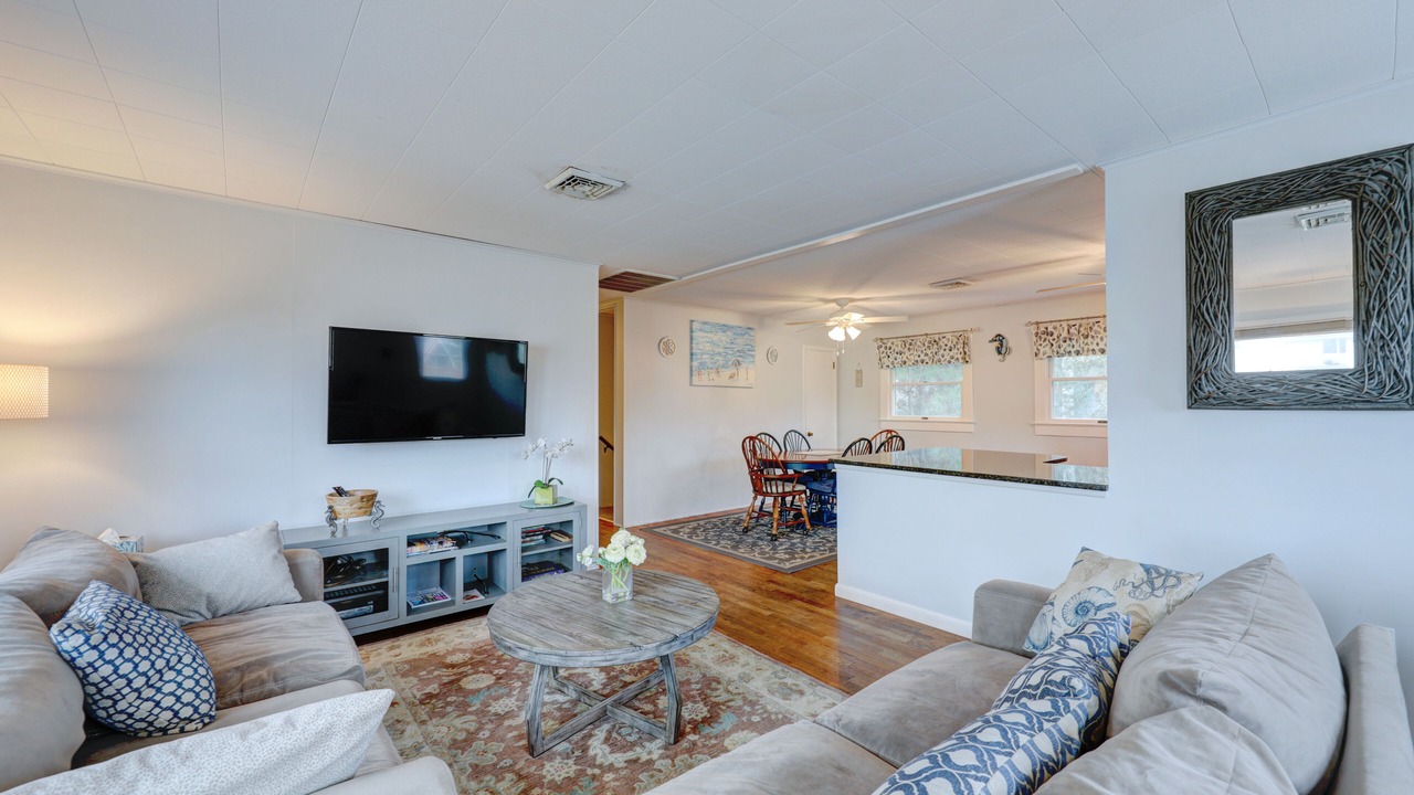 Photo of Livingroom in Sandpiper Pines