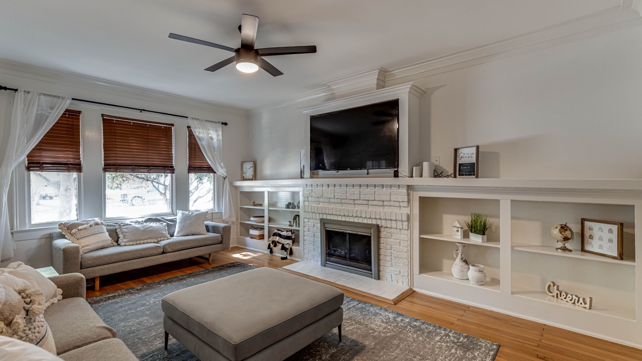 Photo of Livingroom in Beacon Hill