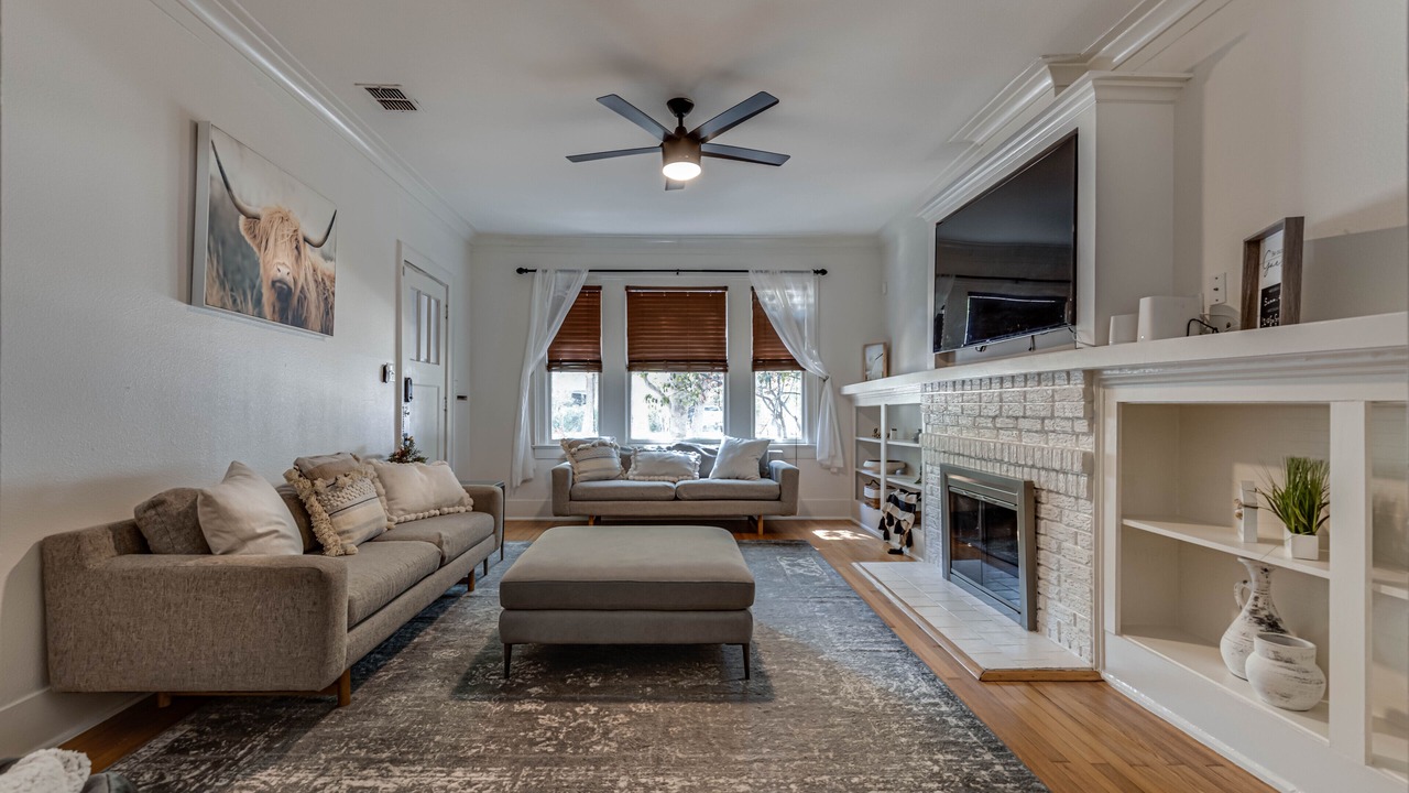 Photo of Livingroom in Beacon Hill