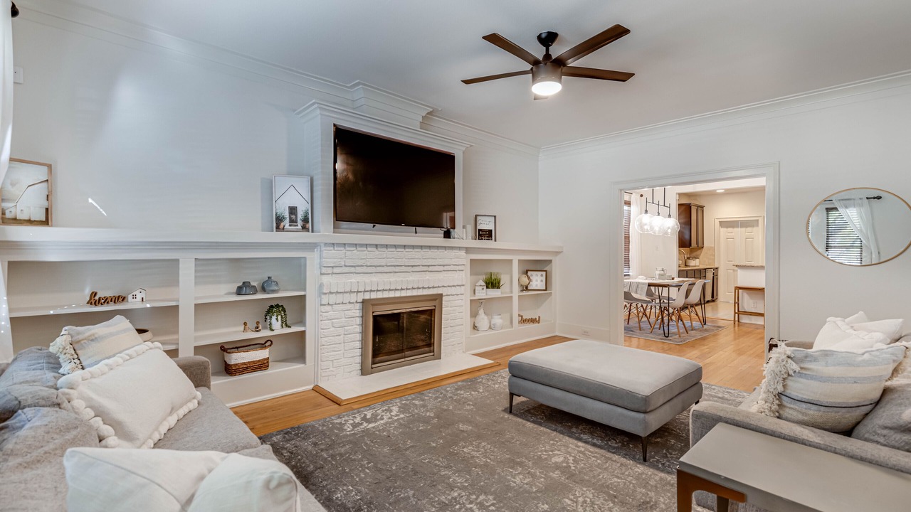 Photo of Livingroom in Beacon Hill