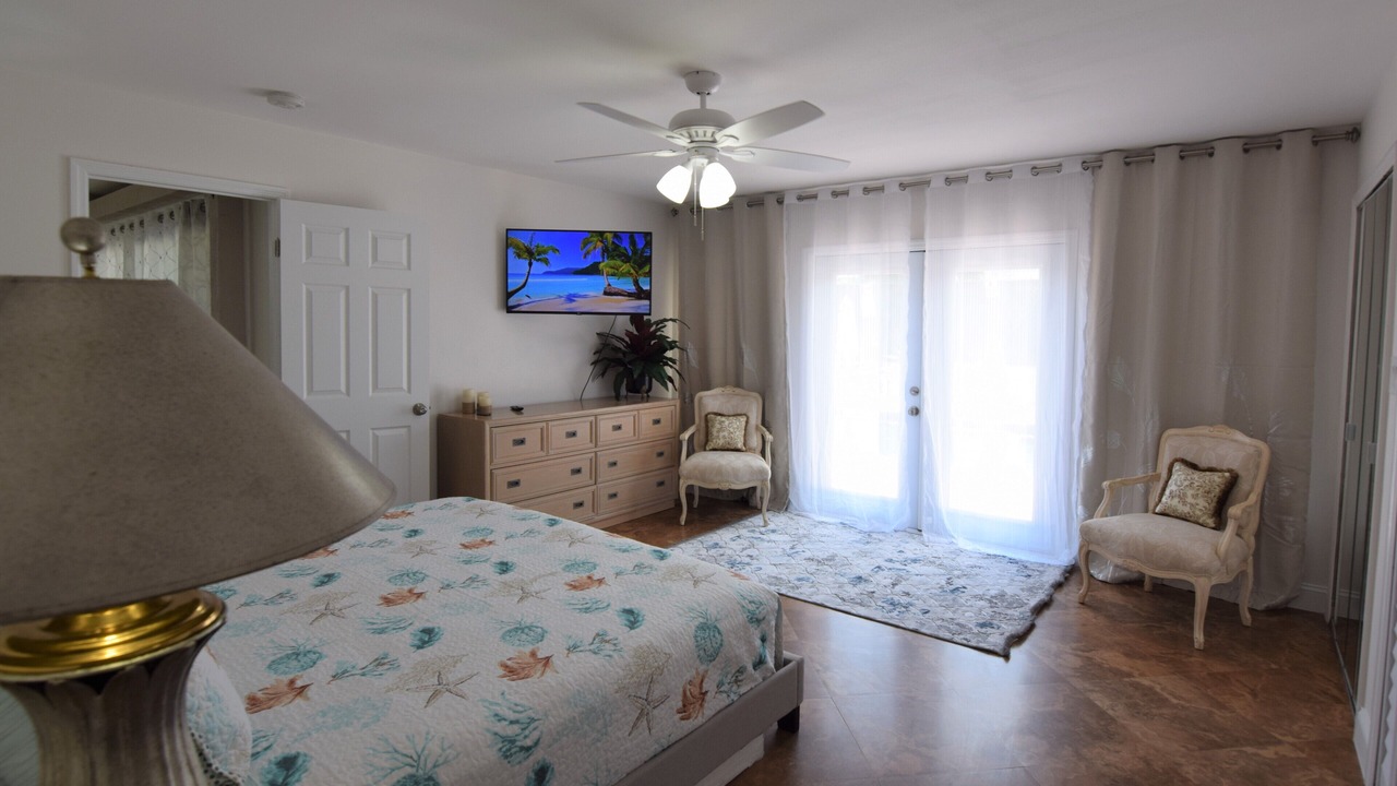 Photo of Bedroom in Gulf Gate Estates