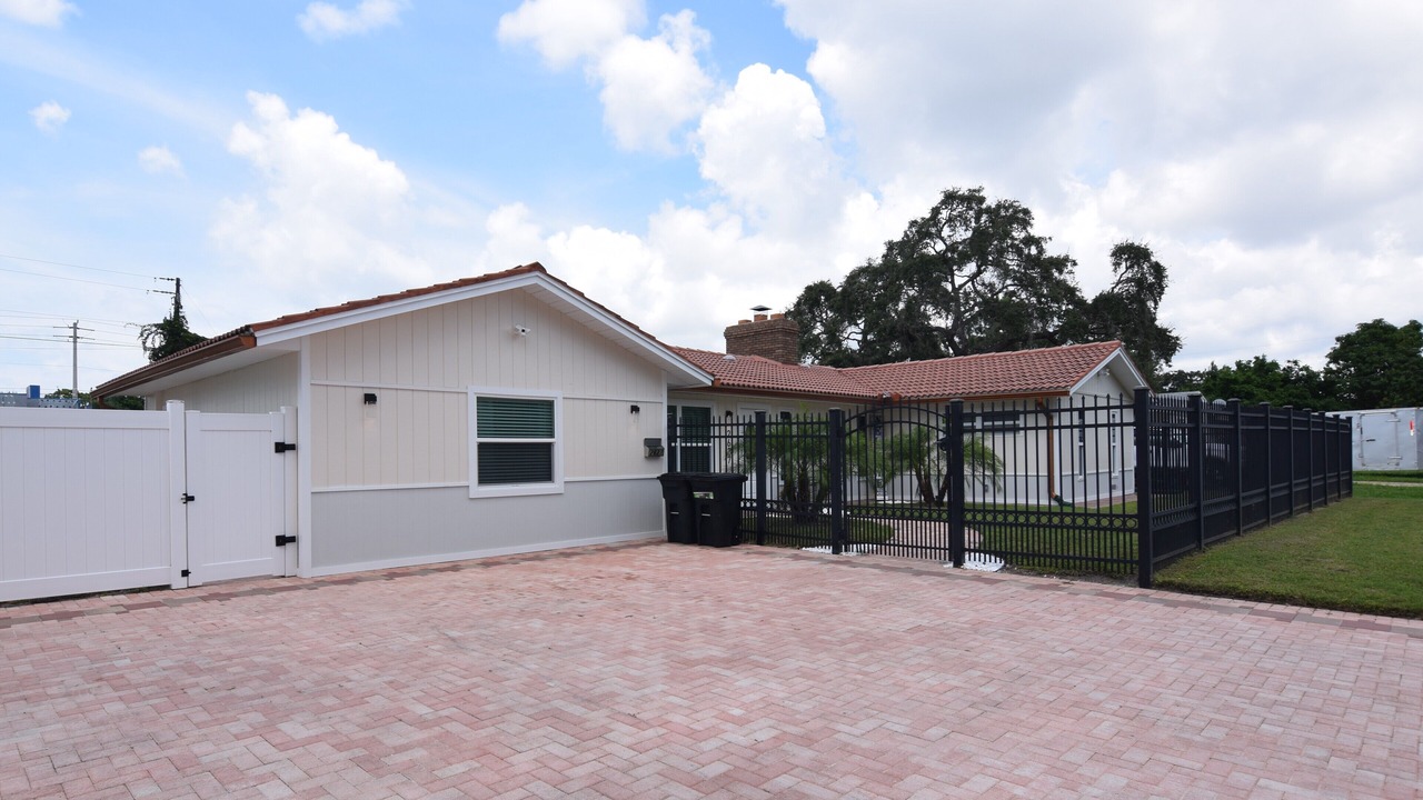 Photo of Outdoor in Gulf Gate Estates