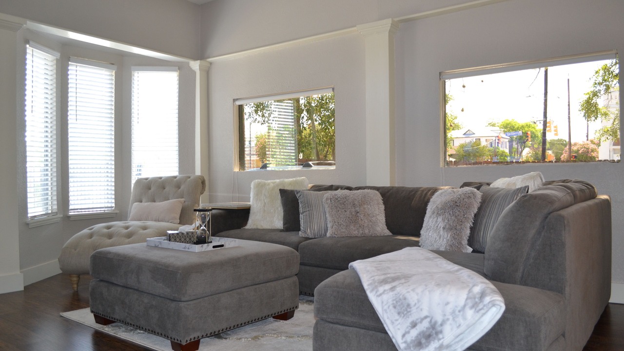 Photo of Livingroom in Near East Side