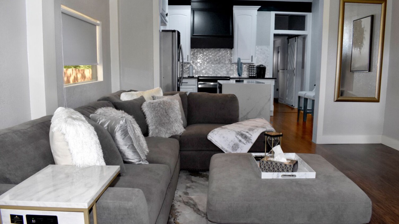 Photo of Livingroom in Near East Side